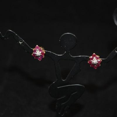 10K Gold Stud Earrings with Diamond Chips and Rubies 1.6g