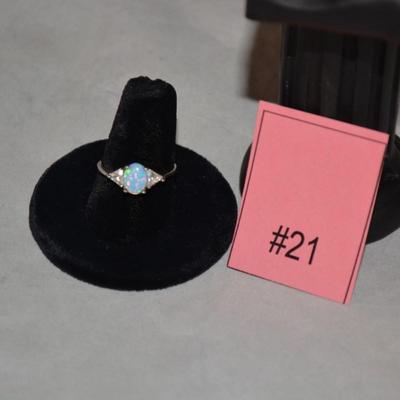 925 Sterling Ring with Opal & Crystal Settings Size 7 2.4g