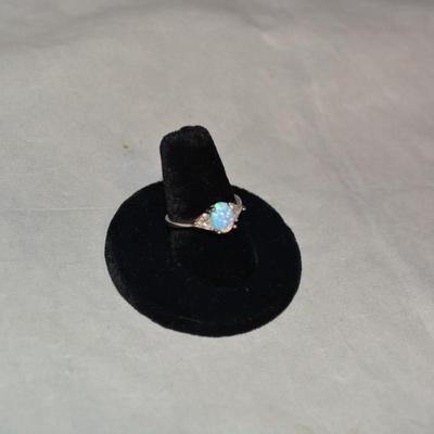 925 Sterling Ring with Opal & Crystal Settings Size 7 2.4g