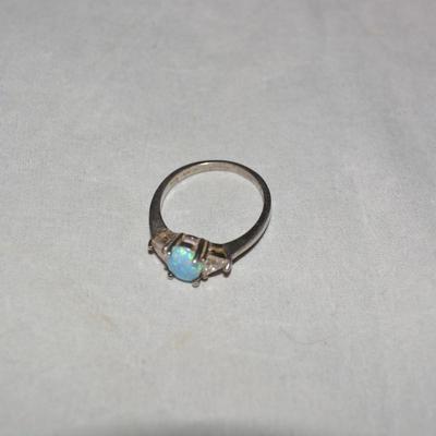 925 Sterling Ring with Opal & Crystal Settings Size 7 2.4g
