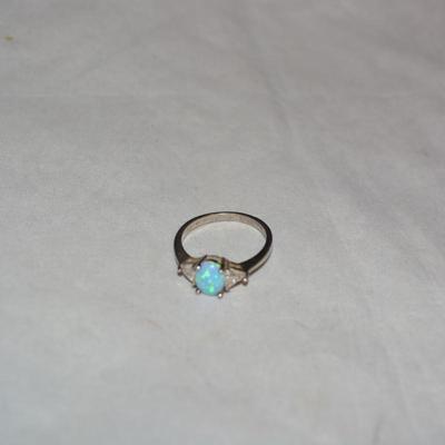 925 Sterling Ring with Opal & Crystal Settings Size 7 2.4g
