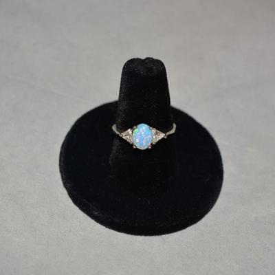 925 Sterling Ring with Opal & Crystal Settings Size 7 2.4g