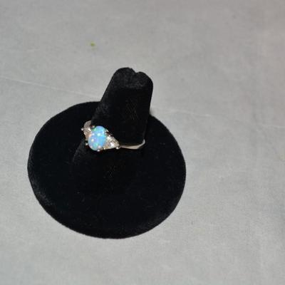 925 Sterling Ring with Opal & Crystal Settings Size 7 2.4g