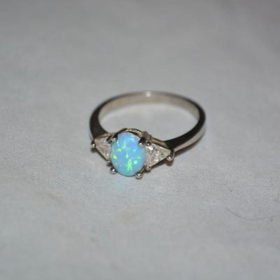 925 Sterling Ring with Opal & Crystal Settings Size 7 2.4g