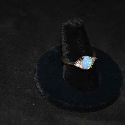 925 Sterling Ring with Opal & Crystal Settings Size 7 2.4g
