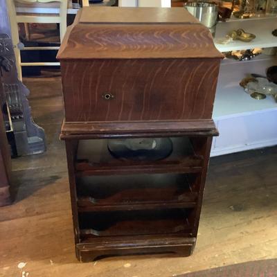 399 Antique Victrola Victor Talking Machine with Cabinet