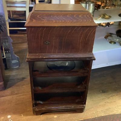 399 Antique Victrola Victor Talking Machine with Cabinet