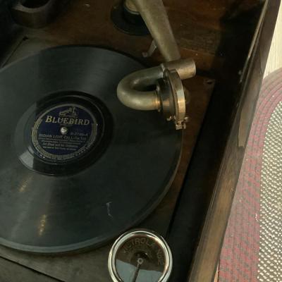 399 Antique Victrola Victor Talking Machine with Cabinet