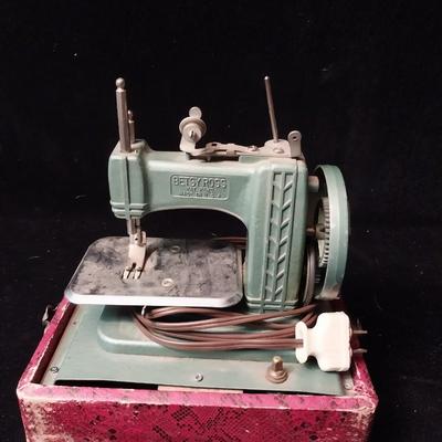 VINTAGE BETSY ROSS CHILD SIZE SEWING MACHINE