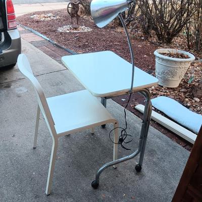 SMALL STUDENT/CHILD DESK WW/GOOSENECK LAMP AND CHAIR