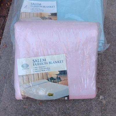 NEW QUEEN SIZE BLANKETS AND MATTRESS COVER