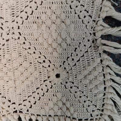 STUNNING HAND CROCHETED KING SIZE BEDSPREAD