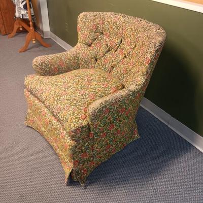 PARLOR CHAIR, BROWN/RED FLORAL, TUFTED BACK