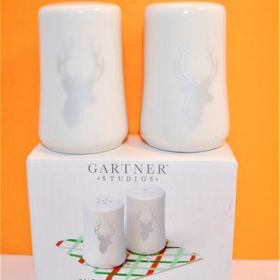 "Gartner" Pale Elk Impression on White Shakers-Boxed 3 1/4"