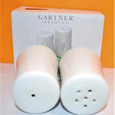 "Gartner" Pale Elk Impression on White Shakers-Boxed 3 1/4"