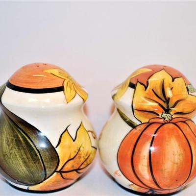 Barrel Shaped Set with Orange Pumpkins and Green Squash 3 1/4"
