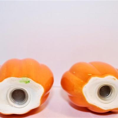 Flattened Pumpkins with Stems and Leaves 2 1/2"