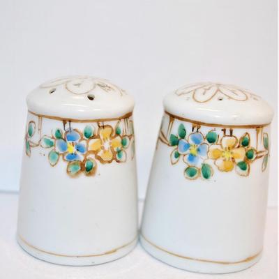 Vintage 6 Pointed Design Set with Flowers on Top Ring 2 1/4"