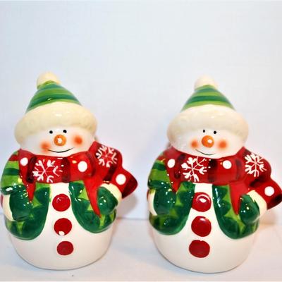 Snowmen with Green Coats + Hats, Red Scarf and Orange Nose 3 1/2"
