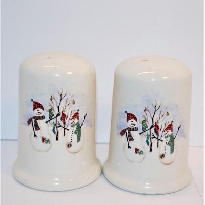 Snowmen Outdoor Scene with Stockings + Ornaments on Tree 3 1/2"