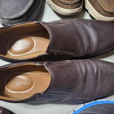 40 Pairs of Mens Shoes Size 11 - See Descriptions