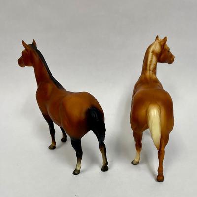 2 Vintage Classic Size Breyer Horses. Chestnut Mustang and Palomino Quarter Horse
