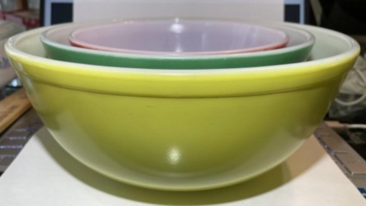 Vintage PYREX Primary hotsell Colors Set of 3 Mixing Nesting Bowls