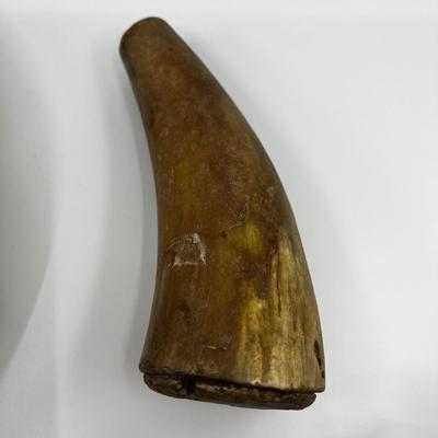 N447 Vintage Powder Horns & Indian Chief Sculpture