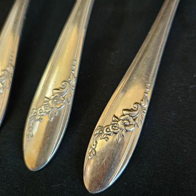 44 Piece Onieda Tudor Plate Silverware (DR-DW)