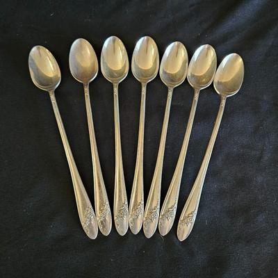 44 Piece Onieda Tudor Plate Silverware (DR-DW)