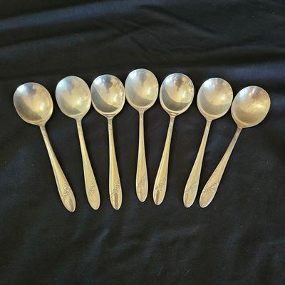 44 Piece Onieda Tudor Plate Silverware (DR-DW)