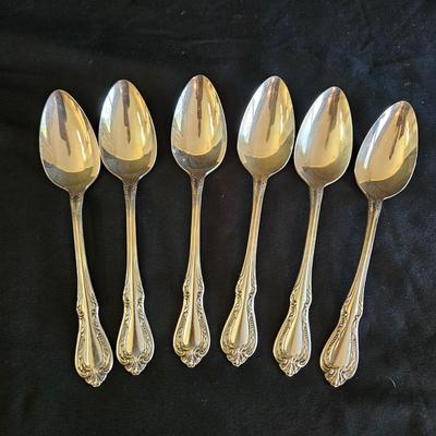 W.M.A. Rogers Oneida Silverware Set (DR-DW)