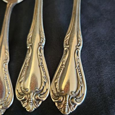 W.M.A. Rogers Oneida Silverware Set (DR-DW)