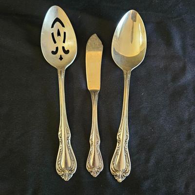 W.M.A. Rogers Oneida Silverware Set (DR-DW)