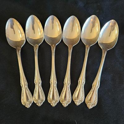 W.M.A. Rogers Oneida Silverware Set (DR-DW)