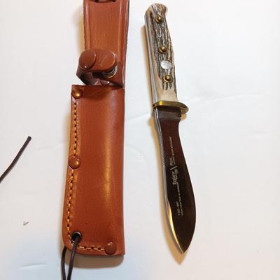 NICE! PUMA 6397 Solingen Germany Explorer #30-397 stag handled Knife with leather sheath.