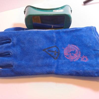 New Forney welding gloves and Gateway welding goggles