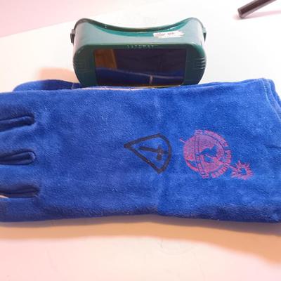 New Forney welding gloves and Gateway welding goggles