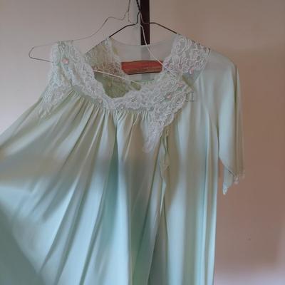 Vintage Nightgowns and Robes (B1-BBL)