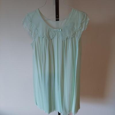 Vintage Nightgowns and Robes (B1-BBL)