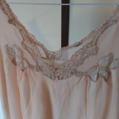 Vintage Nightgowns and Robes (B1-BBL)