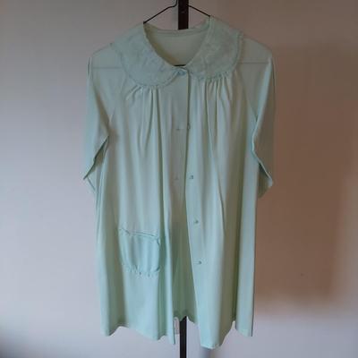 Vintage Nightgowns and Robes (B1-BBL)