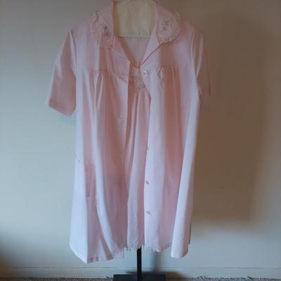 Vintage Nightgowns and Robes (B1-BBL)