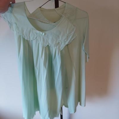 Vintage Nightgowns and Robes (B1-BBL)
