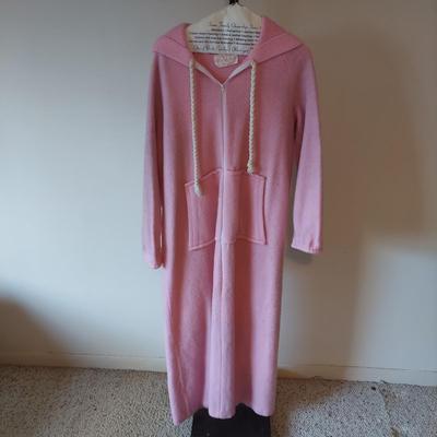 Vintage Nightgowns and Robes (B1-BBL)