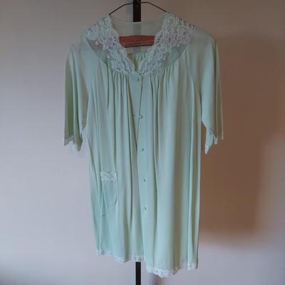 Vintage Nightgowns and Robes (B1-BBL)