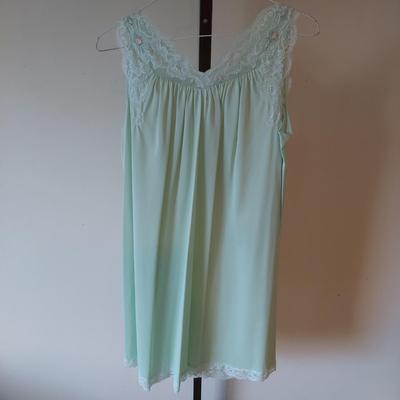 Vintage Nightgowns and Robes (B1-BBL)