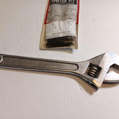 Craftsman Riveter Kit with 15" Pittsburgh adjustable wrench