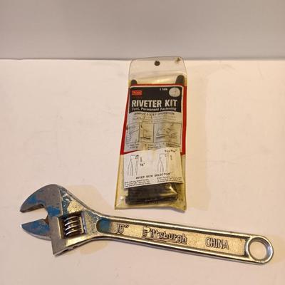 Craftsman Riveter Kit with 15" Pittsburgh adjustable wrench