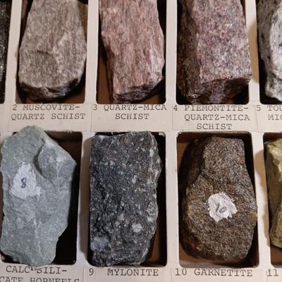 Complete Burminco rocks & Minerals Metamorphic Rock Kit -- Kit NO. K-551-C